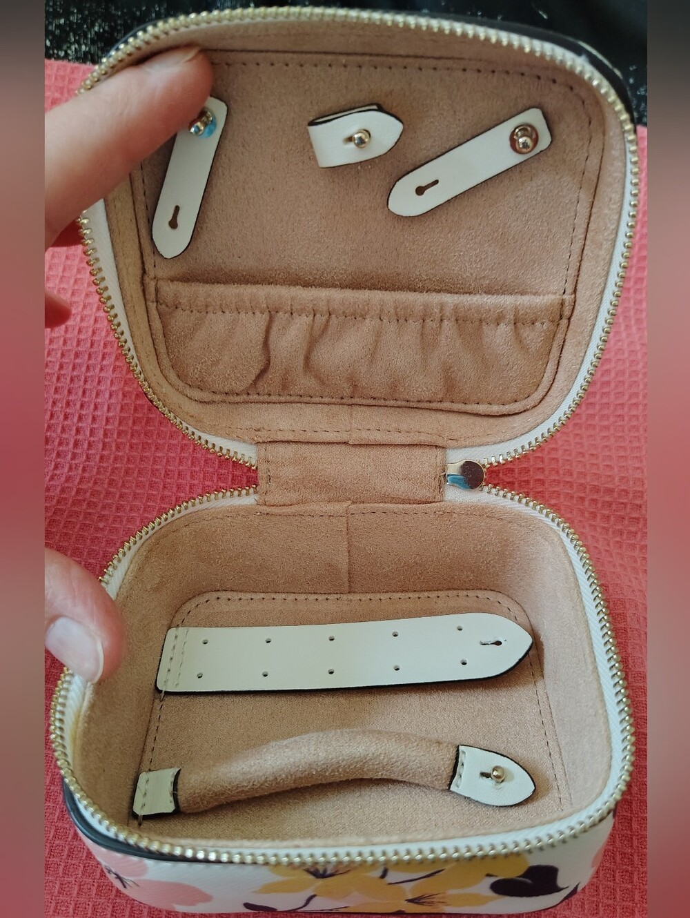 Kate Spade Floral Leather Jewelry Travel Case 4" X 3". - Picture 3 of 3
